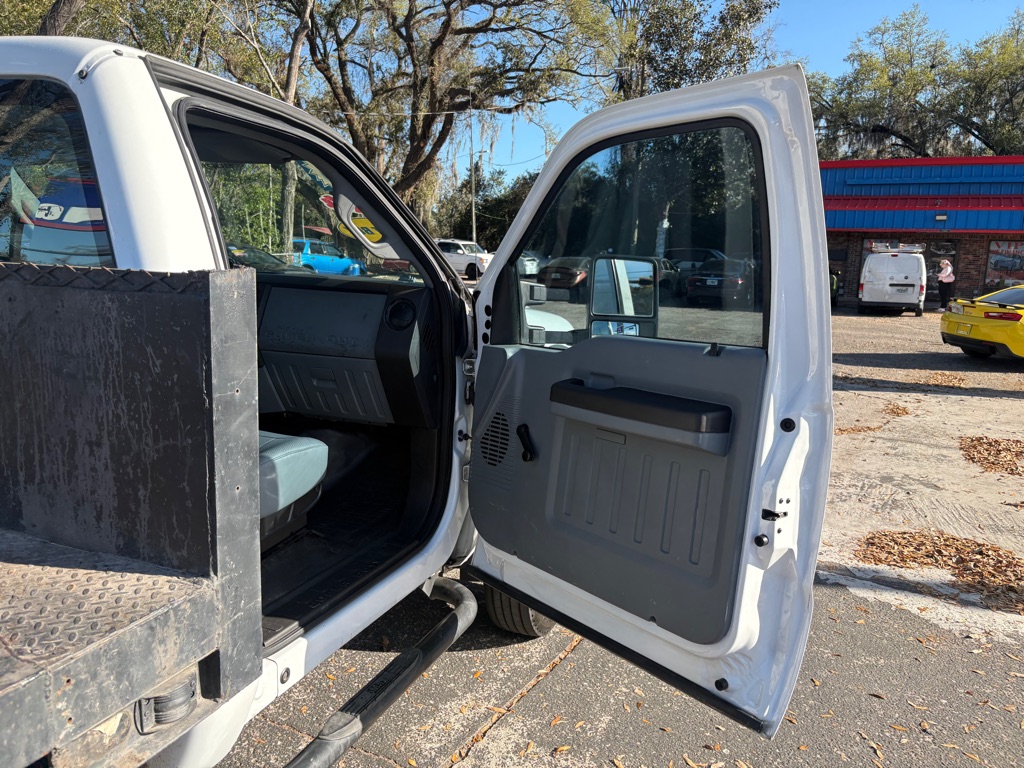 Photo 14 of this FORD F550