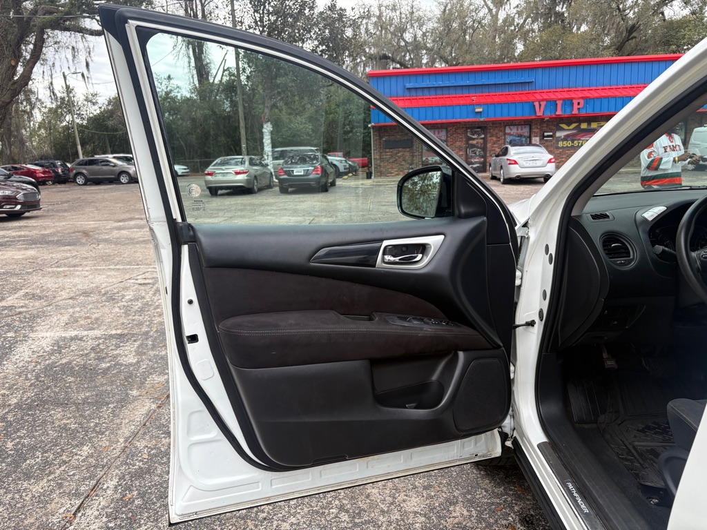 Photo 9 of this NISSAN PATHFINDER
