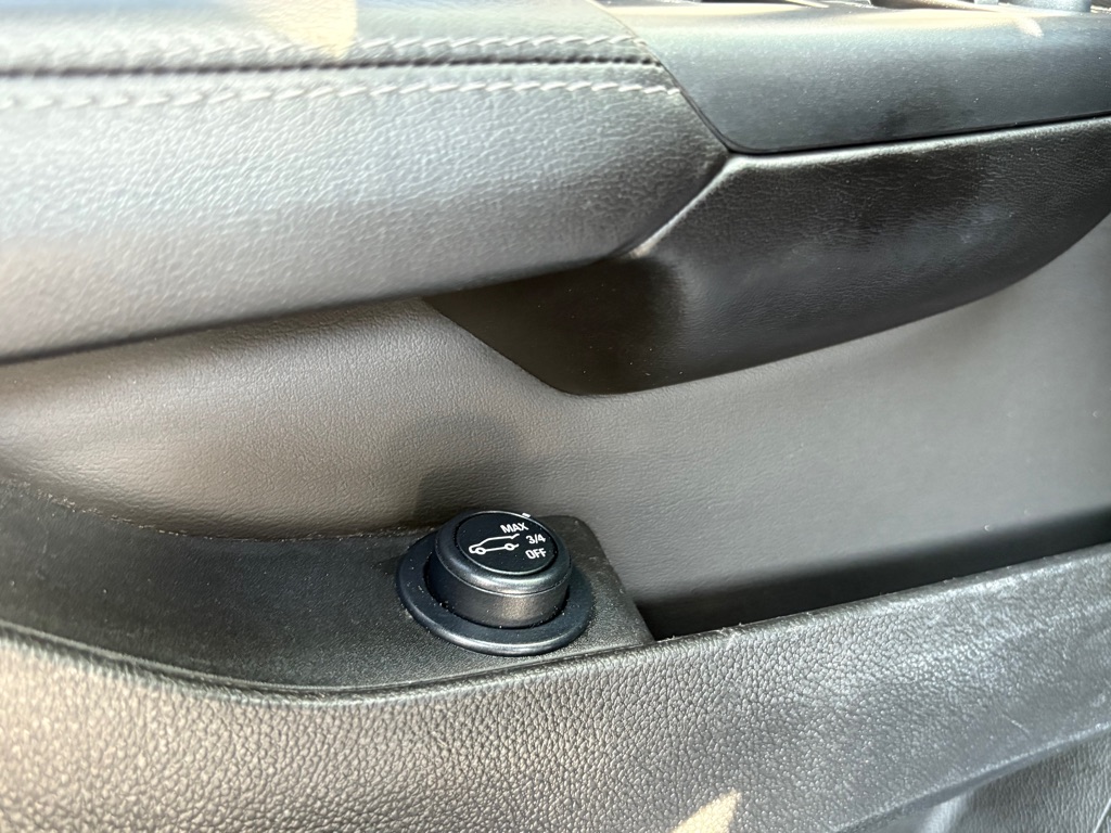 Photo 27 of this CADILLAC SRX