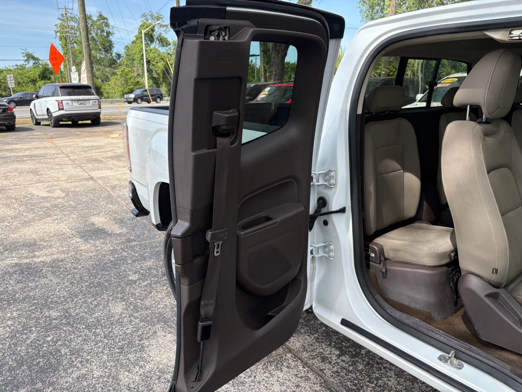 Photo 16 of this GMC CANYON