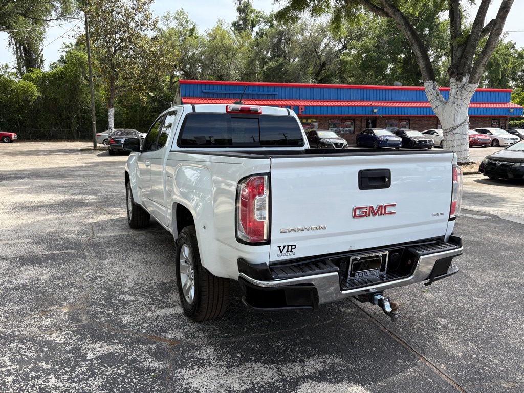 Photo 2 of this GMC CANYON