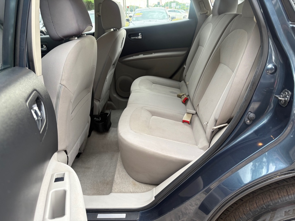 Photo 16 of this NISSAN ROGUE SELECT