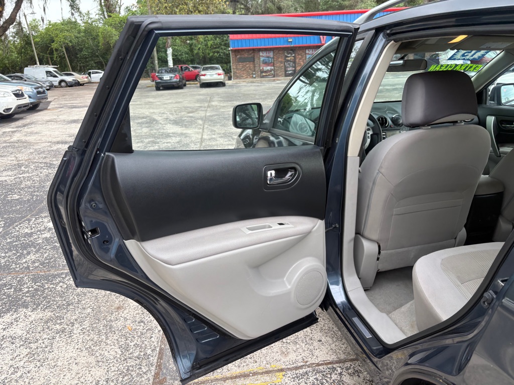 Photo 15 of this NISSAN ROGUE SELECT
