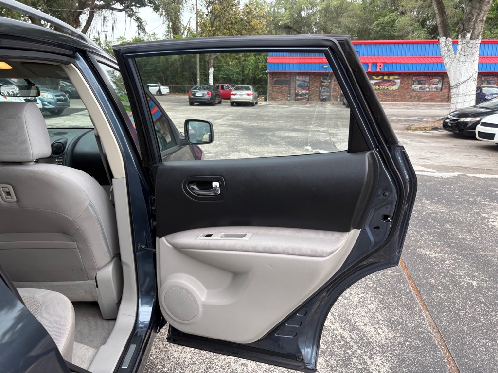 Photo 13 of this NISSAN ROGUE SELECT