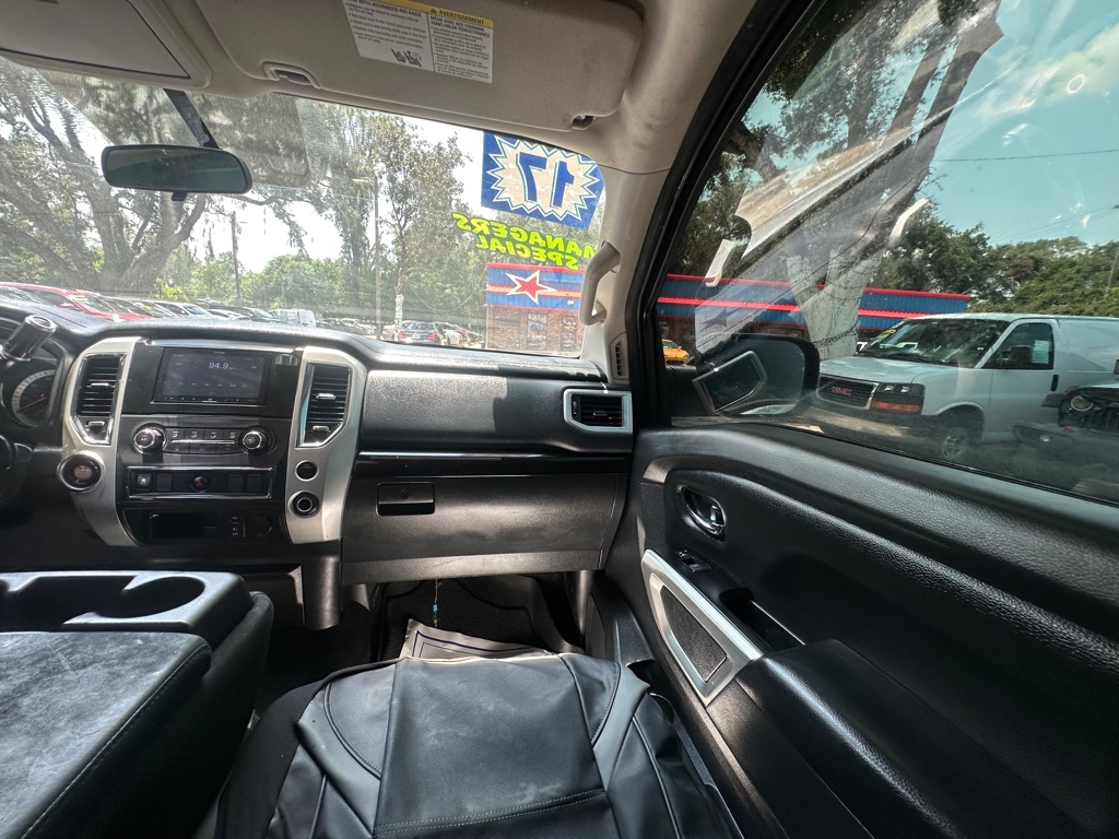 Photo 19 of this NISSAN TITAN