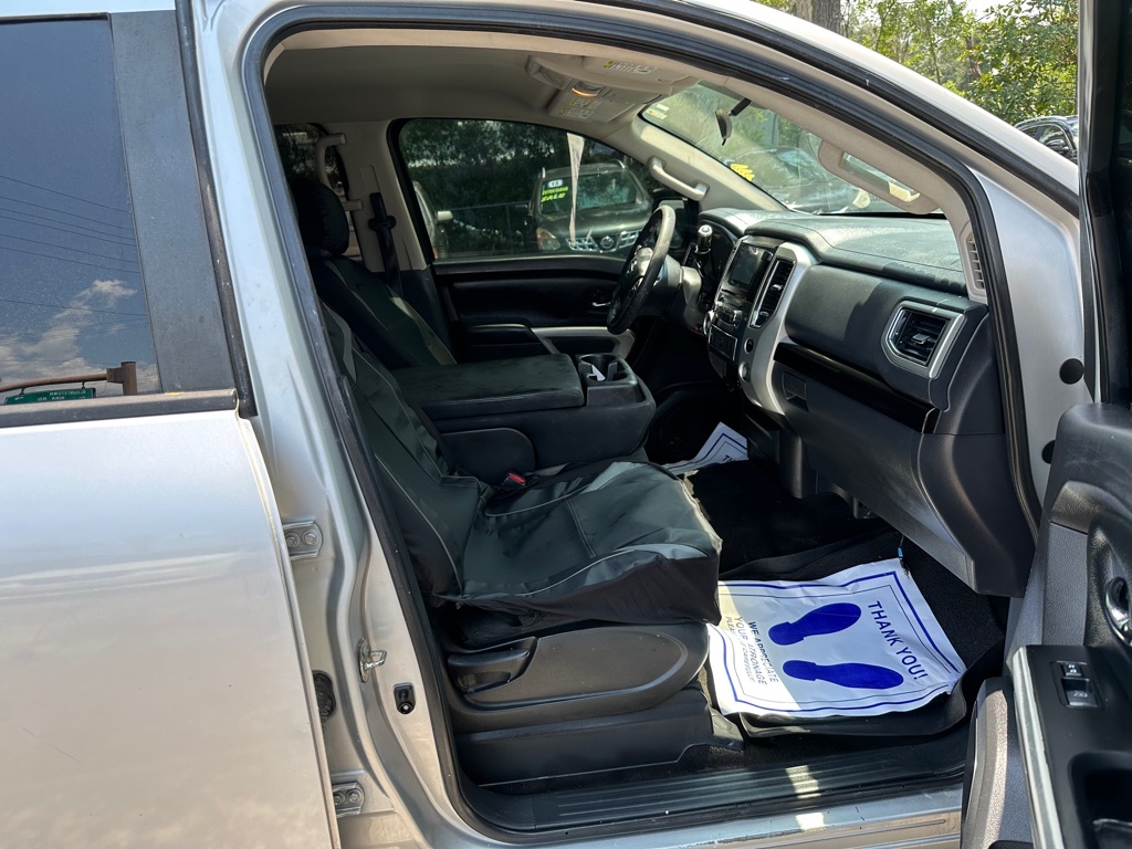 Photo 13 of this NISSAN TITAN