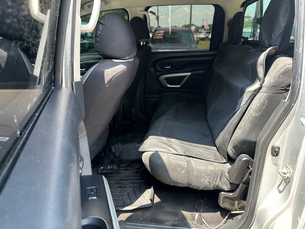 Photo 17 of this NISSAN TITAN