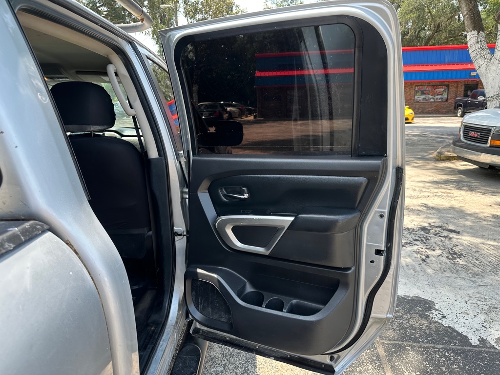 Photo 14 of this NISSAN TITAN