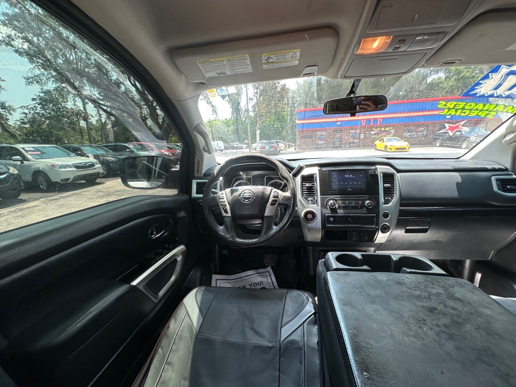 Photo 18 of this NISSAN TITAN