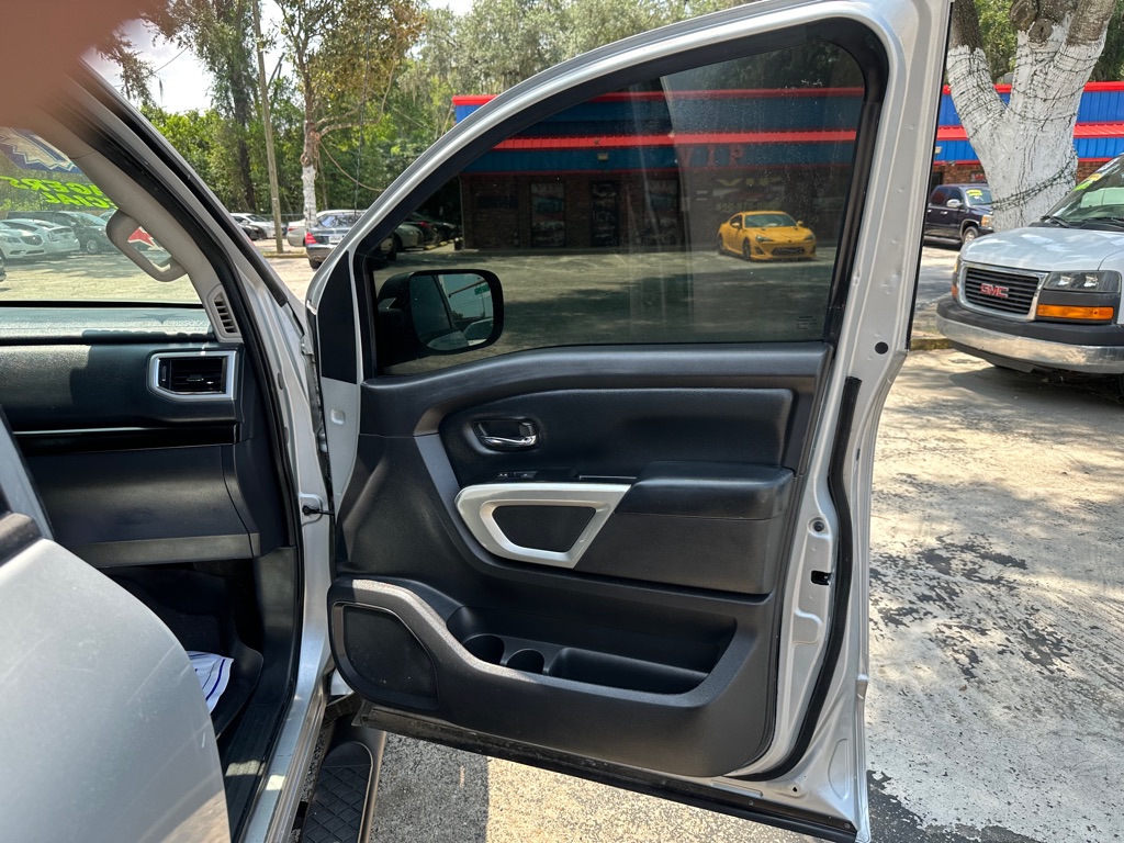Photo 12 of this NISSAN TITAN