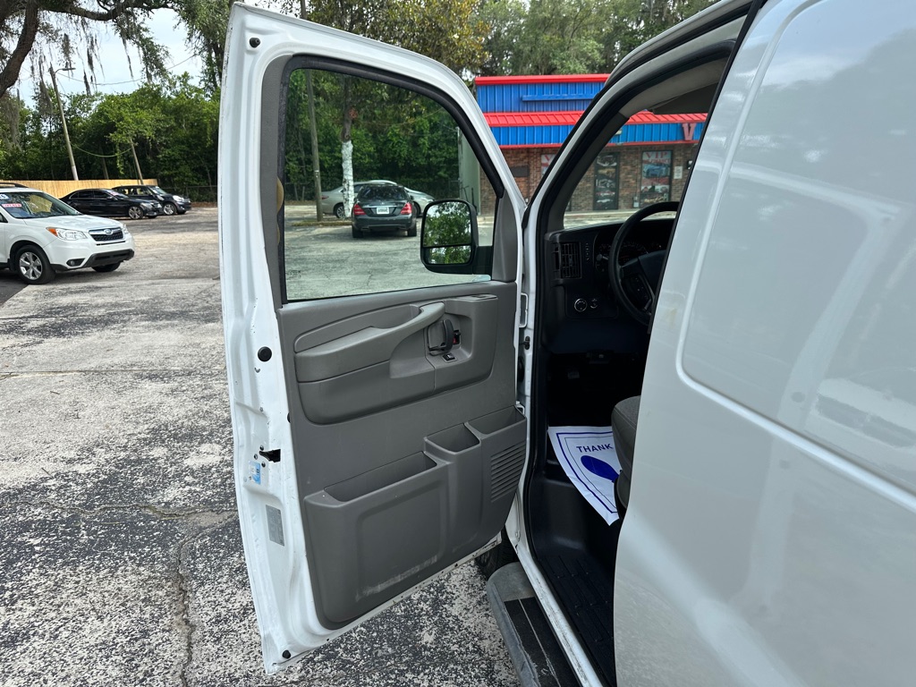 Photo 10 of this GMC SAVANA