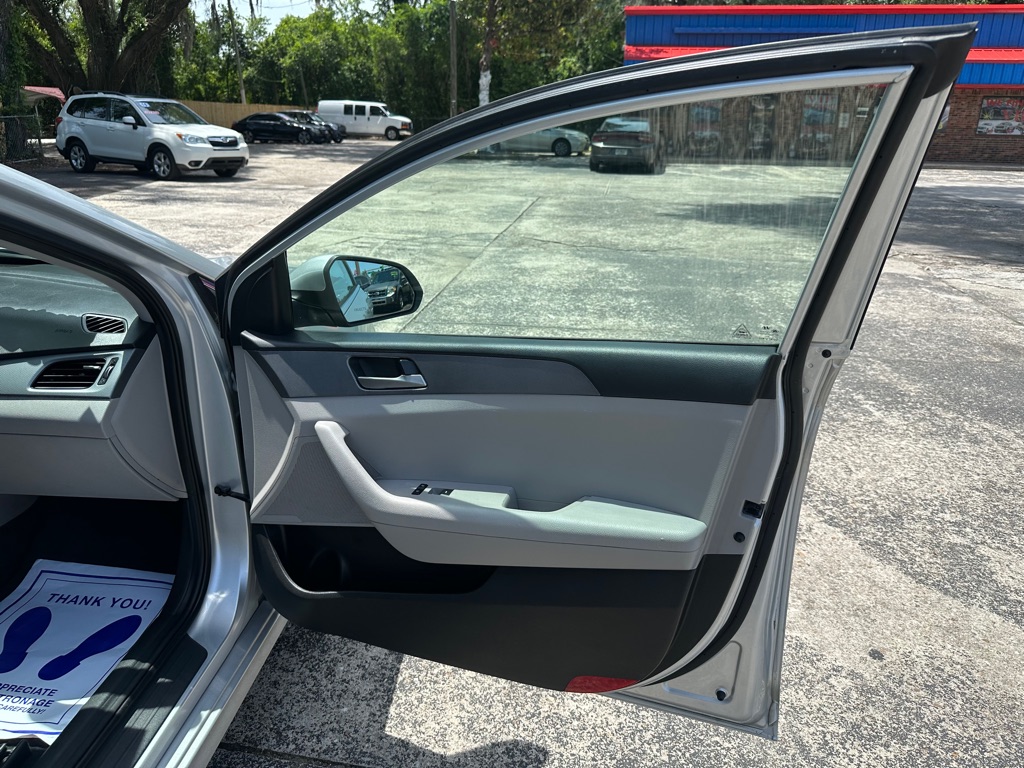 Photo 13 of this HYUNDAI SONATA