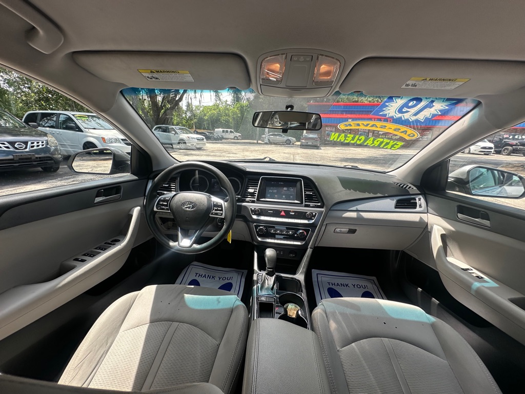 Photo 17 of this HYUNDAI SONATA