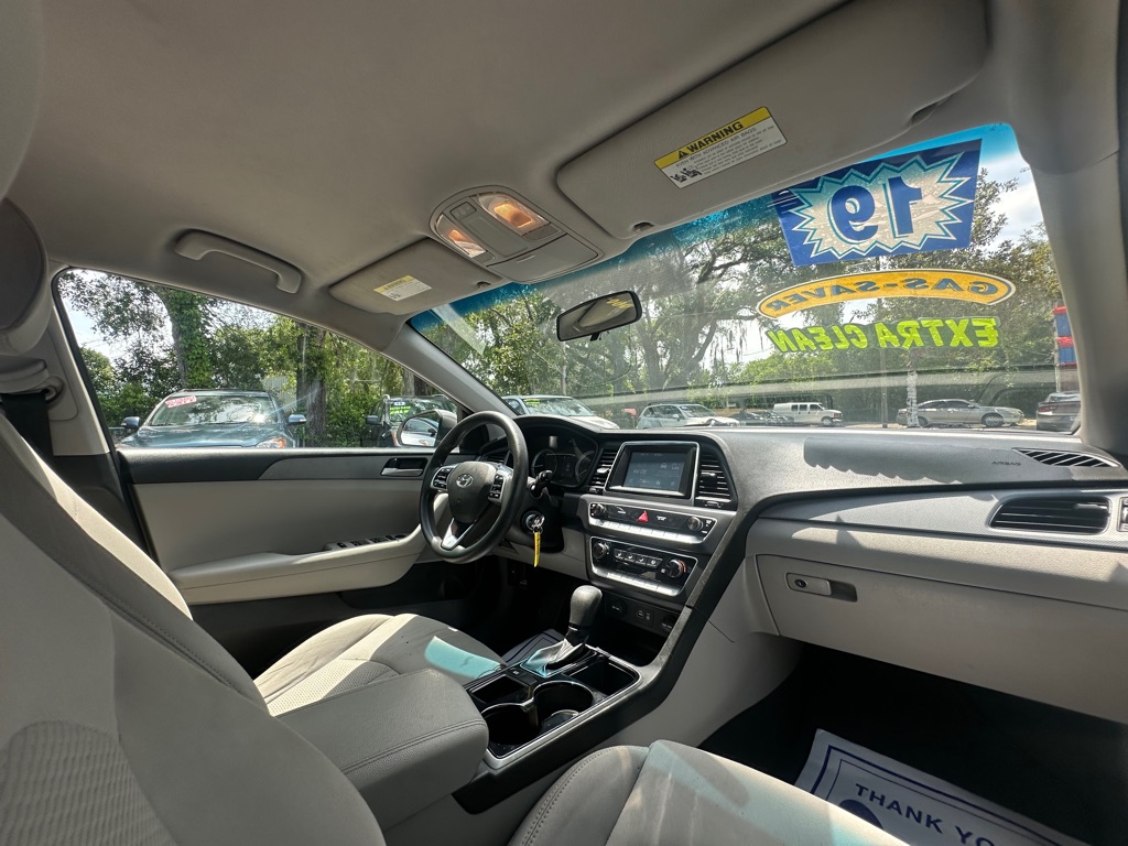 Photo 21 of this HYUNDAI SONATA