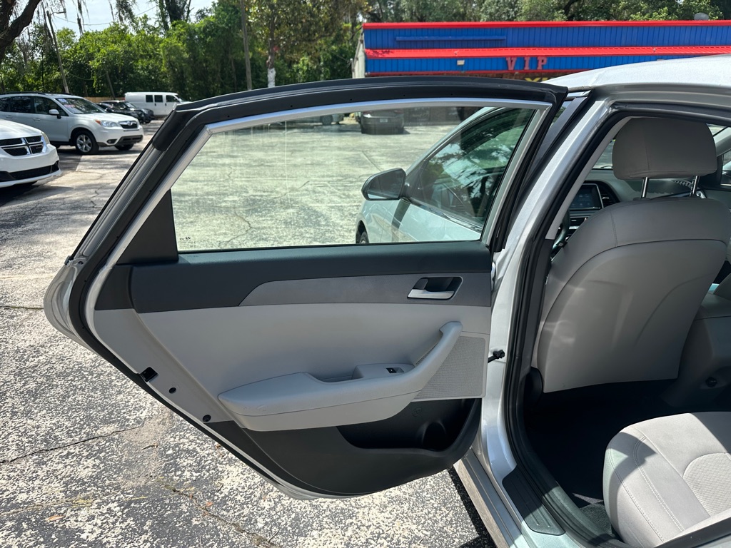 Photo 11 of this HYUNDAI SONATA