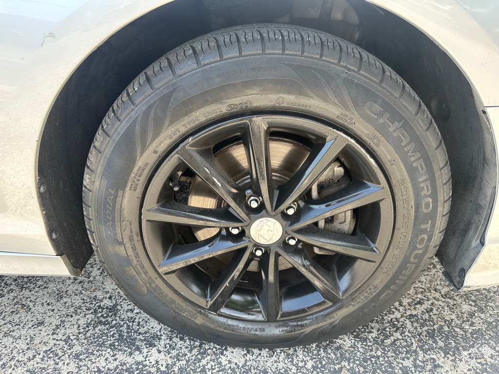 Photo 28 of this HYUNDAI SONATA