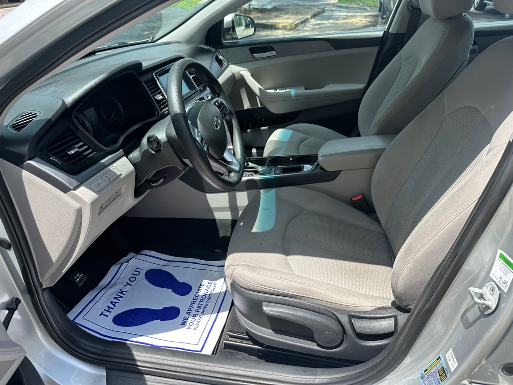 Photo 10 of this HYUNDAI SONATA