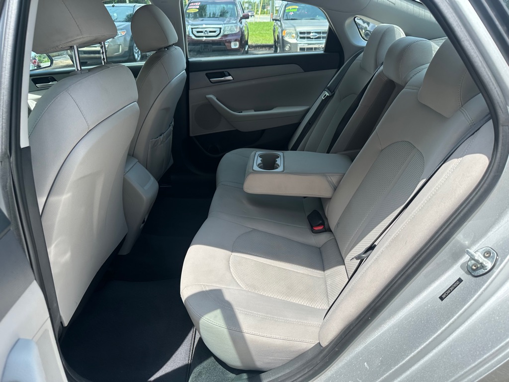 Photo 12 of this HYUNDAI SONATA