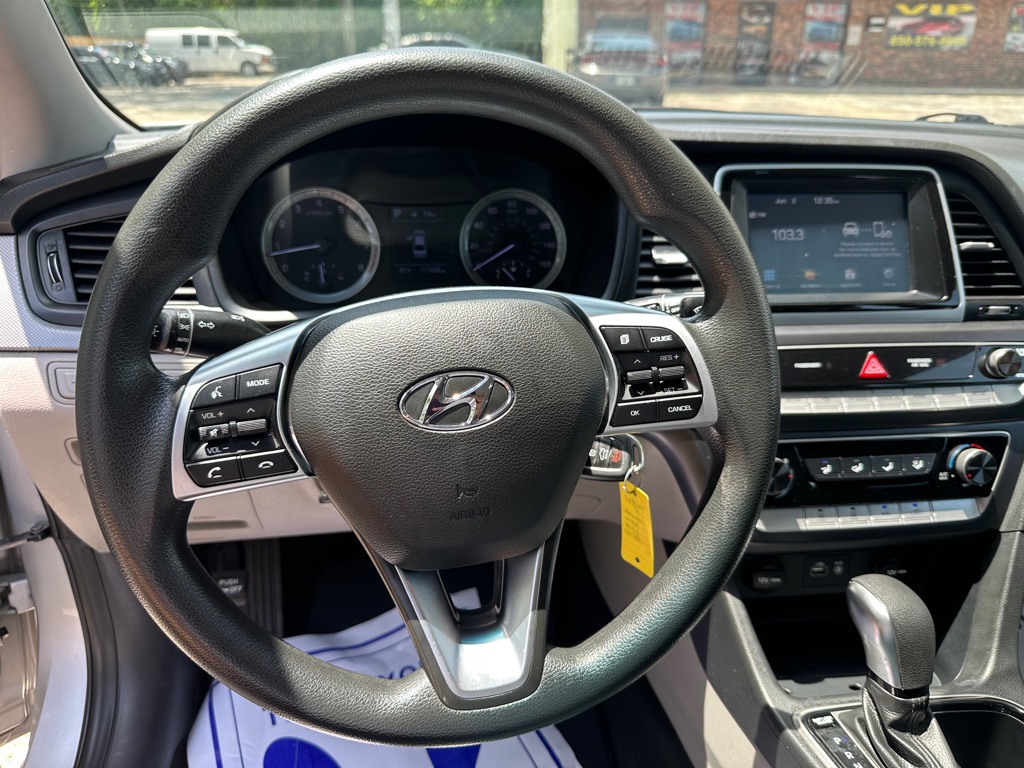 Photo 25 of this HYUNDAI SONATA