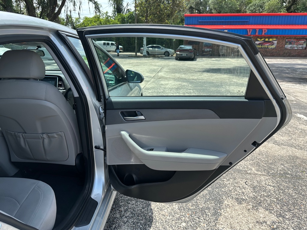 Photo 15 of this HYUNDAI SONATA