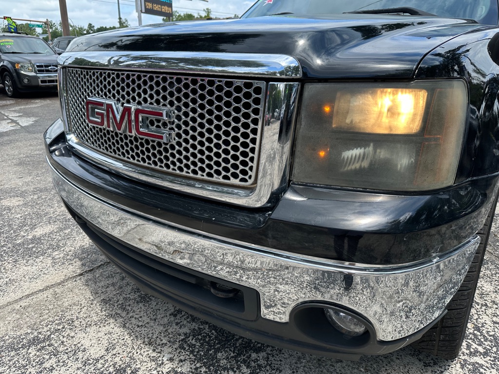 Photo 28 of this GMC SIERRA