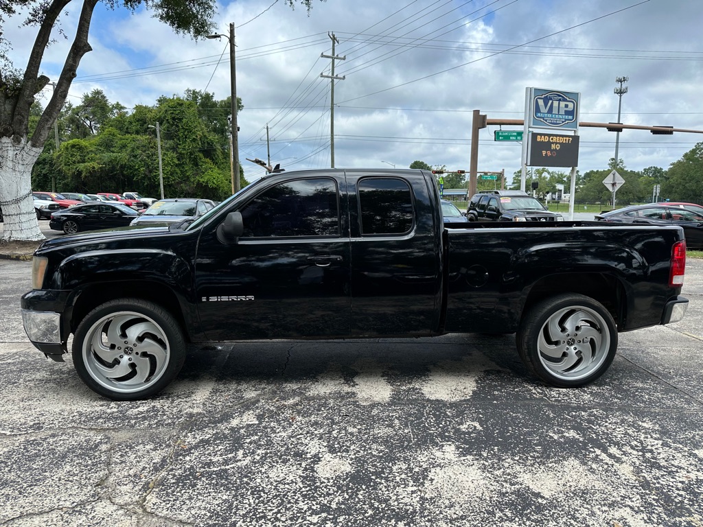 Photo 2 of this GMC SIERRA