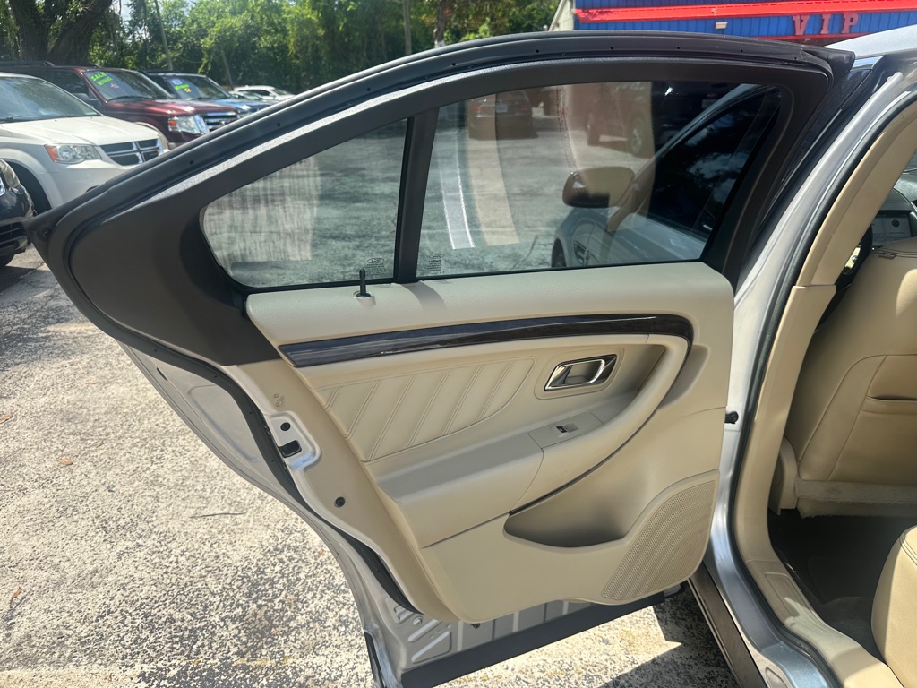 Photo 15 of this FORD TAURUS