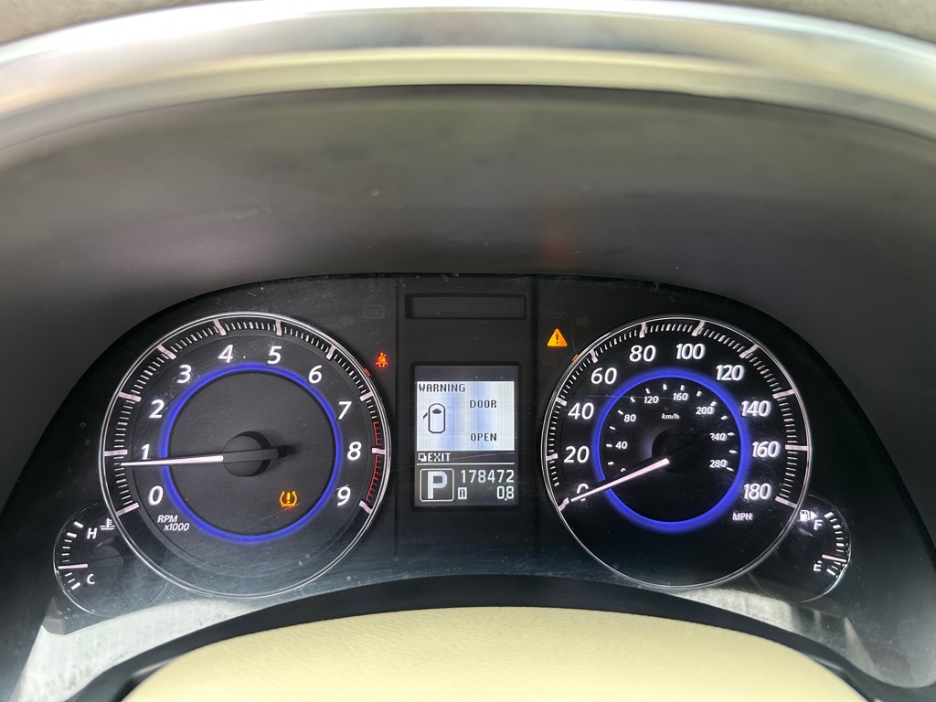 Photo 27 of this INFINITI FX37