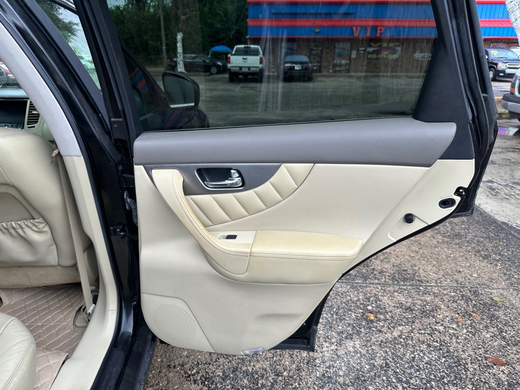 Photo 12 of this INFINITI FX37