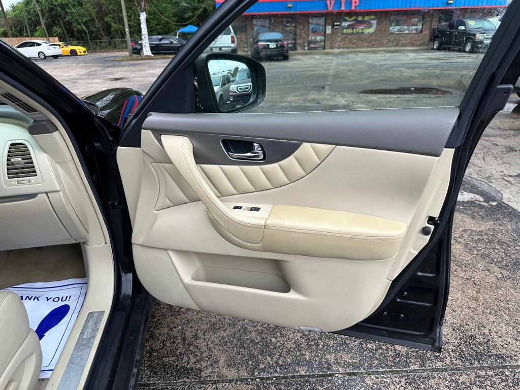 Photo 10 of this INFINITI FX37