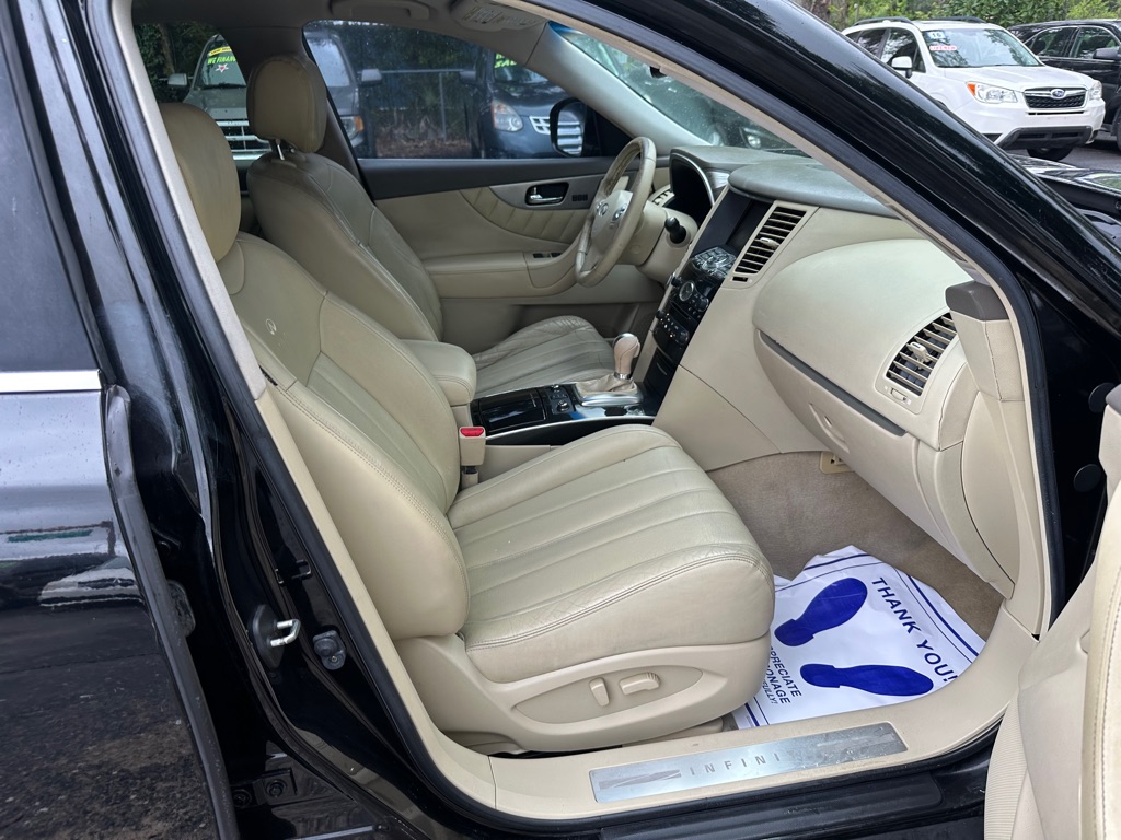 Photo 11 of this INFINITI FX37
