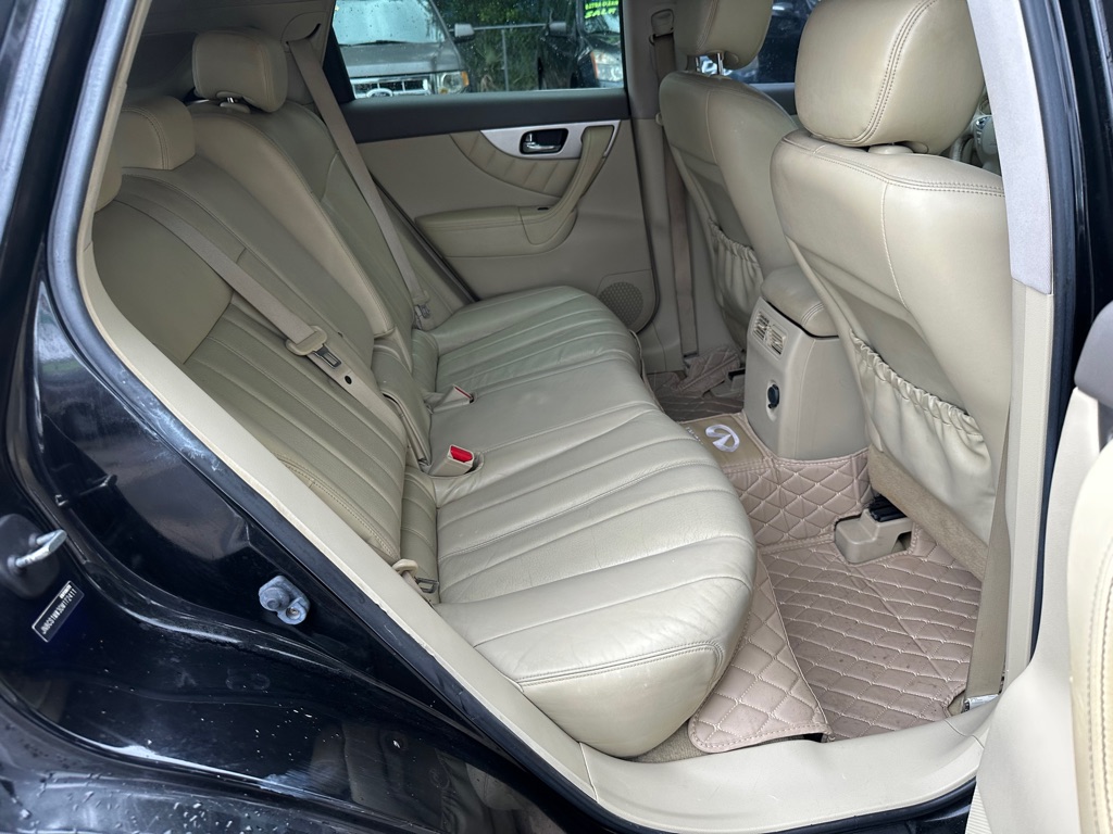 Photo 13 of this INFINITI FX37
