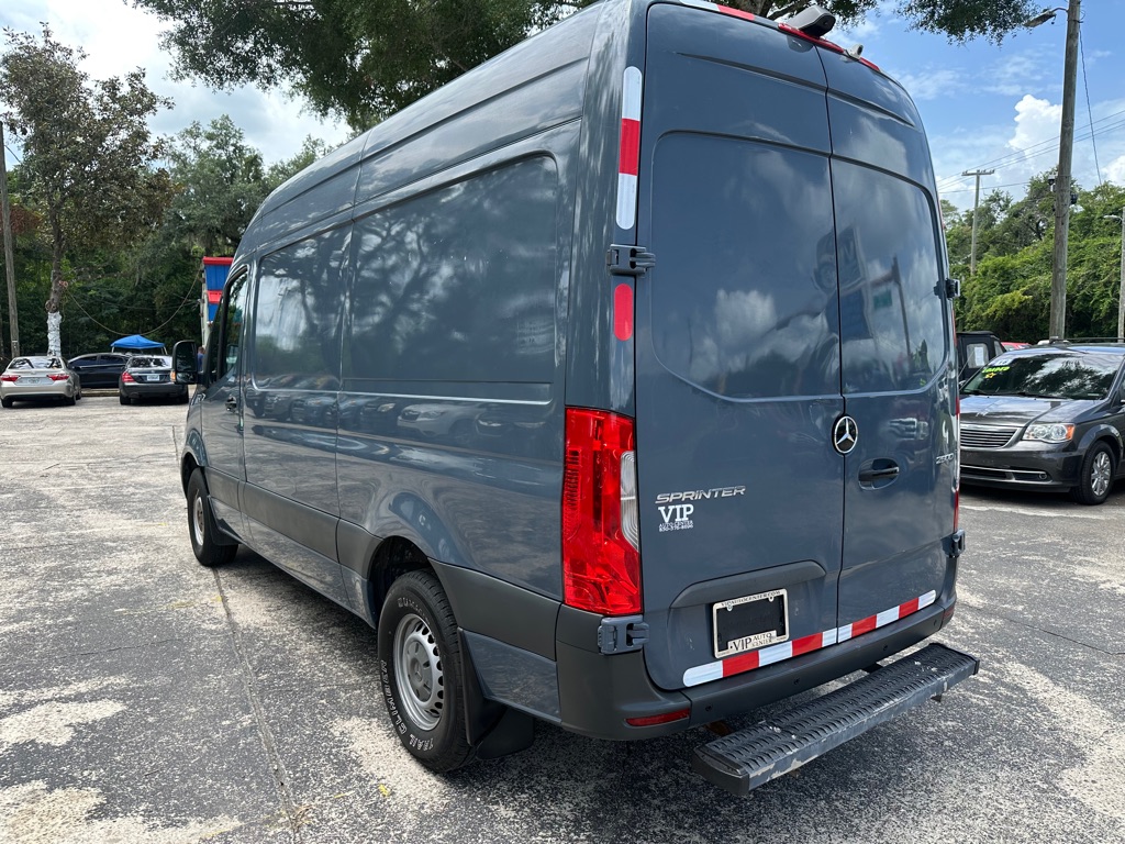 Photo 4 of this MERCEDES-BENZ SPRINTER