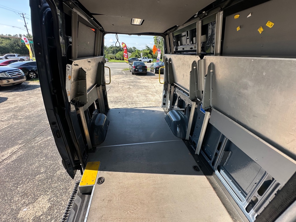 Photo 24 of this MERCEDES-BENZ SPRINTER