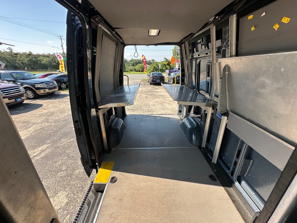 Photo 28 of this MERCEDES-BENZ SPRINTER