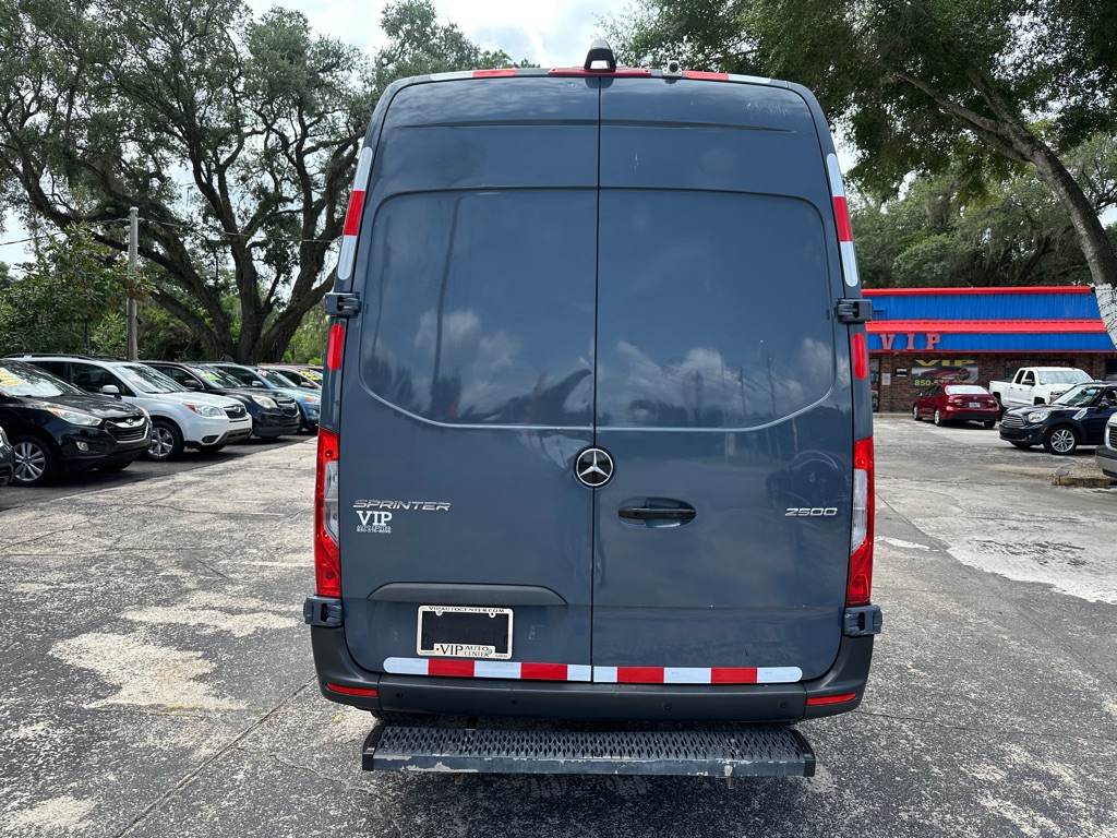 Photo 5 of this MERCEDES-BENZ SPRINTER