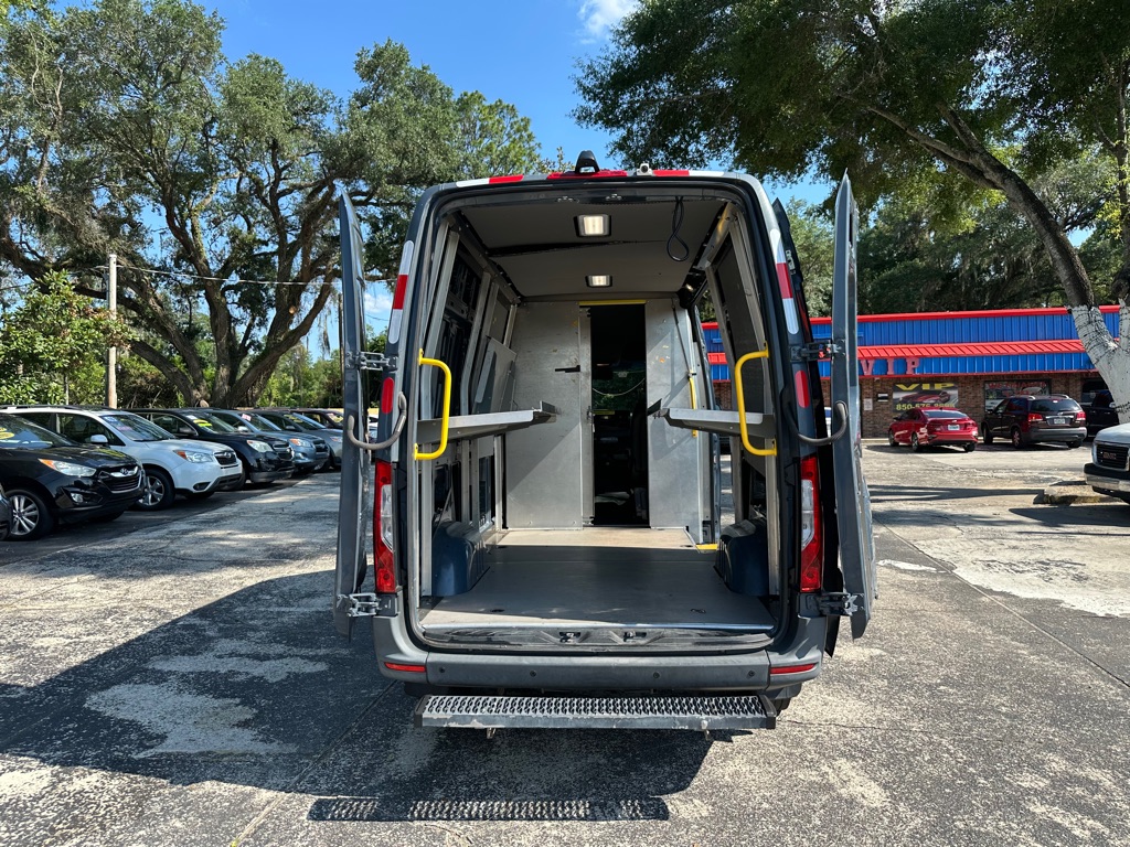 Photo 23 of this MERCEDES-BENZ SPRINTER