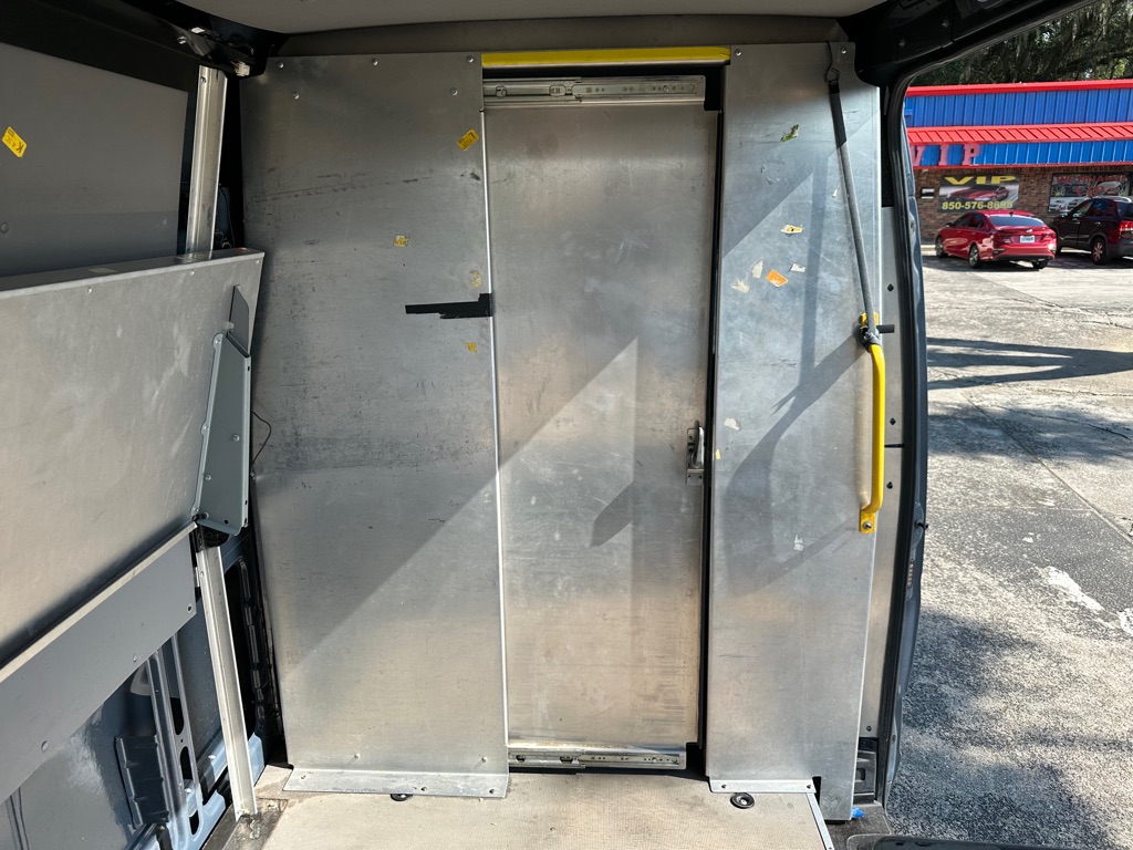 Photo 26 of this MERCEDES-BENZ SPRINTER