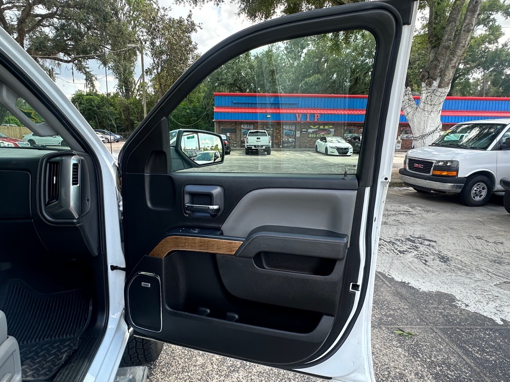 Photo 18 of this CHEVROLET SILVERADO 2500