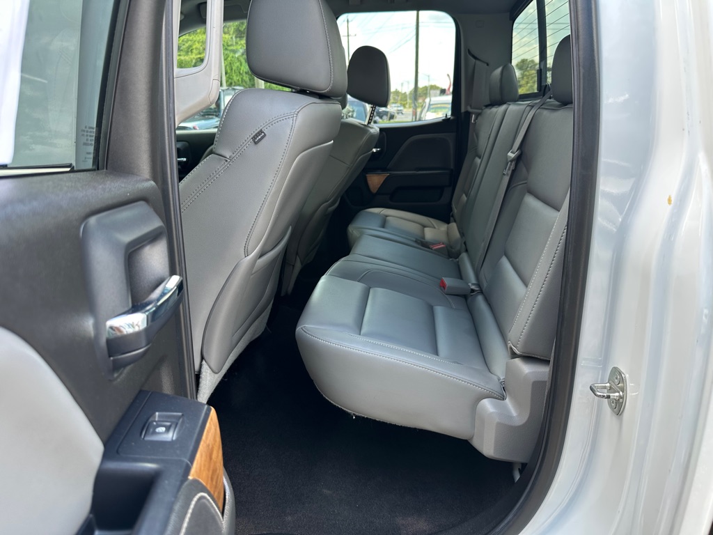 Photo 17 of this CHEVROLET SILVERADO 2500