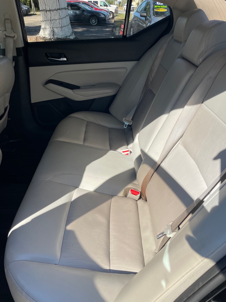 Photo 10 of this NISSAN ALTIMA