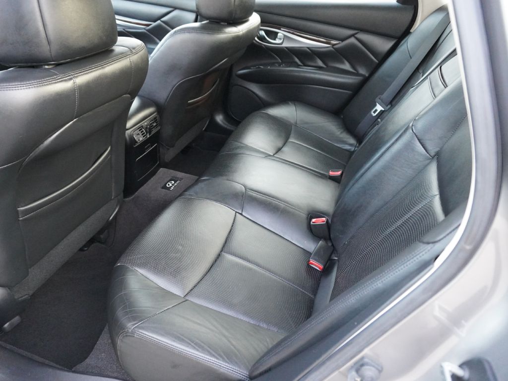 INFINITI M37 2011 INFINITI M37 JN1BY1AP3BM325663