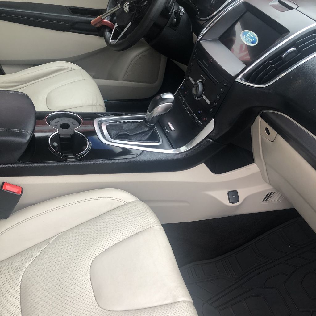 Photo 6 of this FORD EDGE