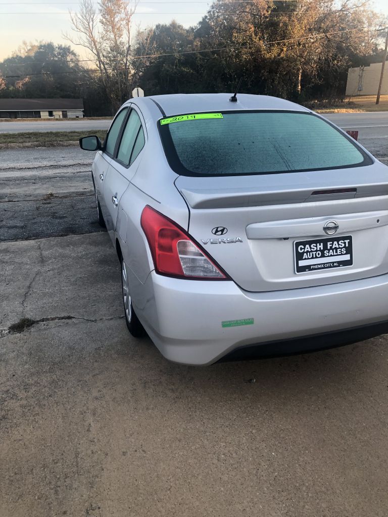 Photo 2 of this NISSAN VERSA
