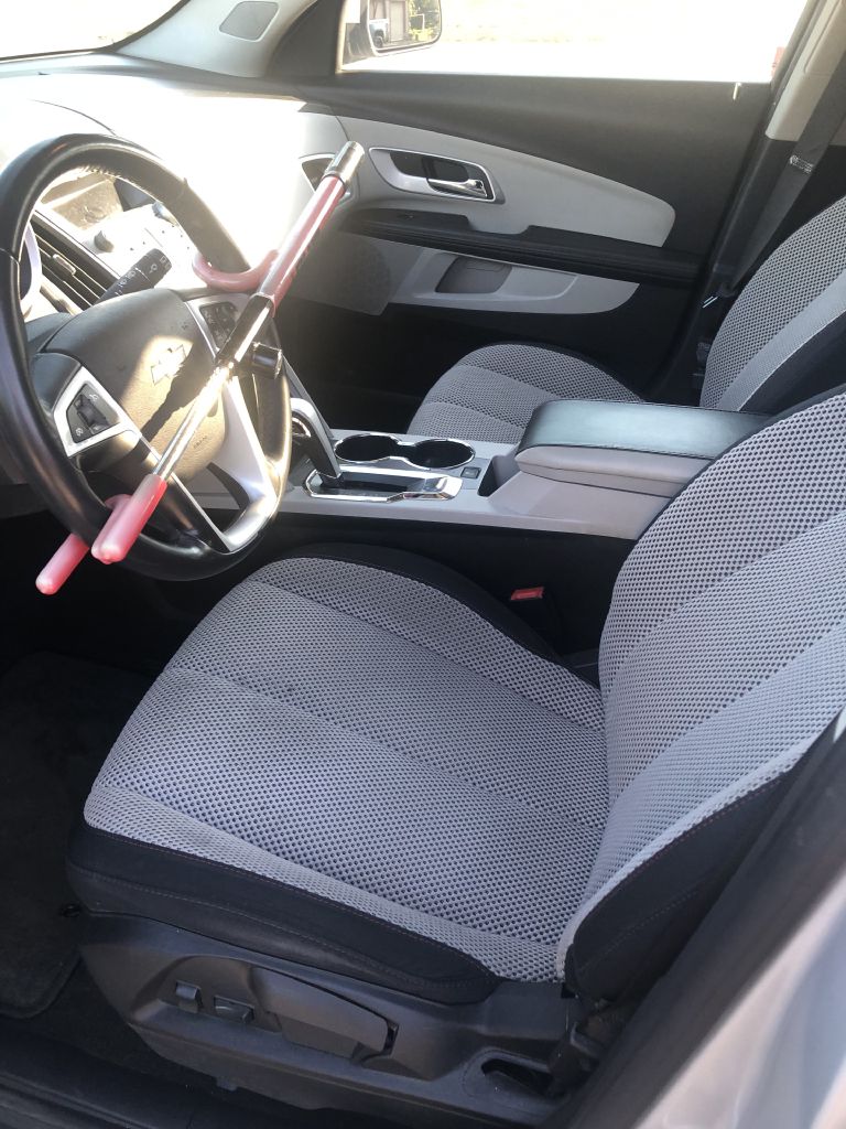 Photo 3 of this CHEVROLET EQUINOX