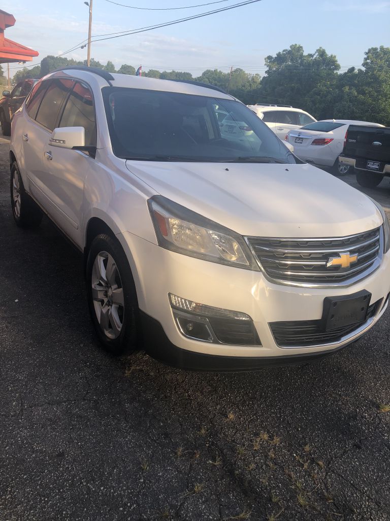 Photo 2 of this CHEVROLET TRAVERSE