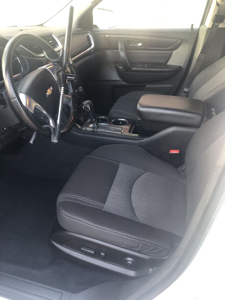 Photo 3 of this CHEVROLET TRAVERSE