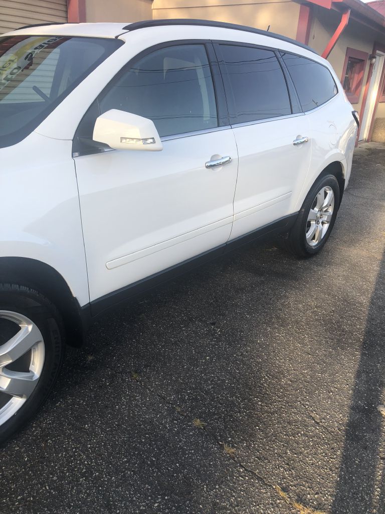 Photo 4 of this CHEVROLET TRAVERSE