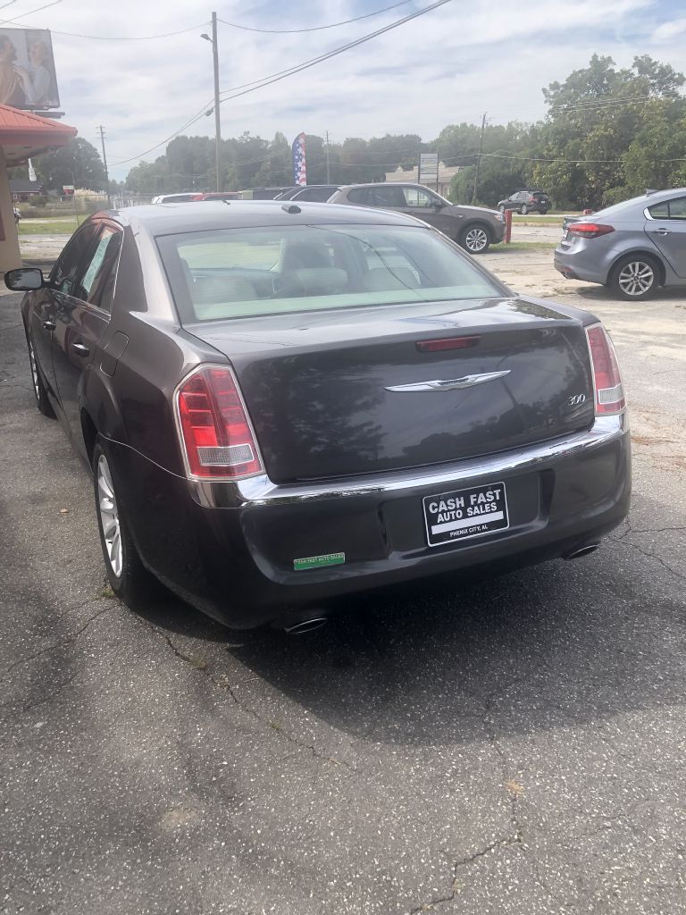 Photo 3 of this CHRYSLER 300