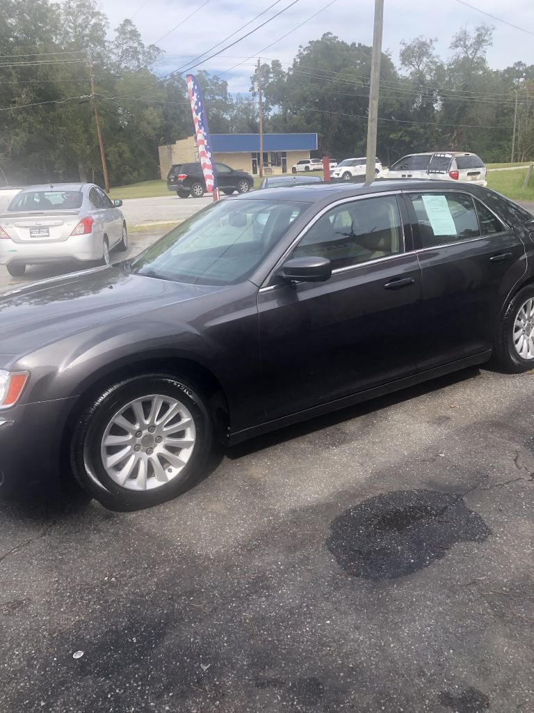 Photo 4 of this CHRYSLER 300